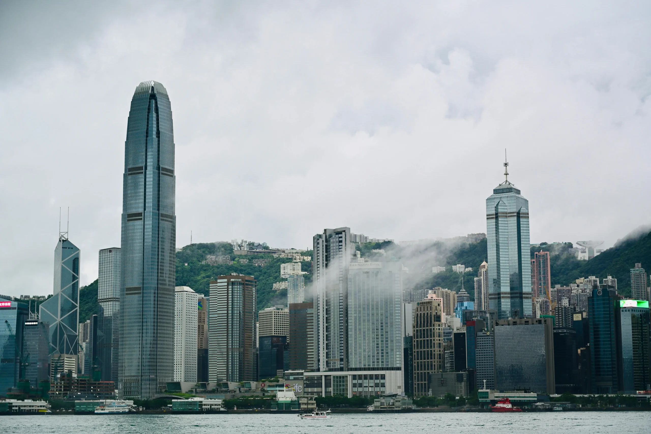香港天際線跨境搬家服務背景