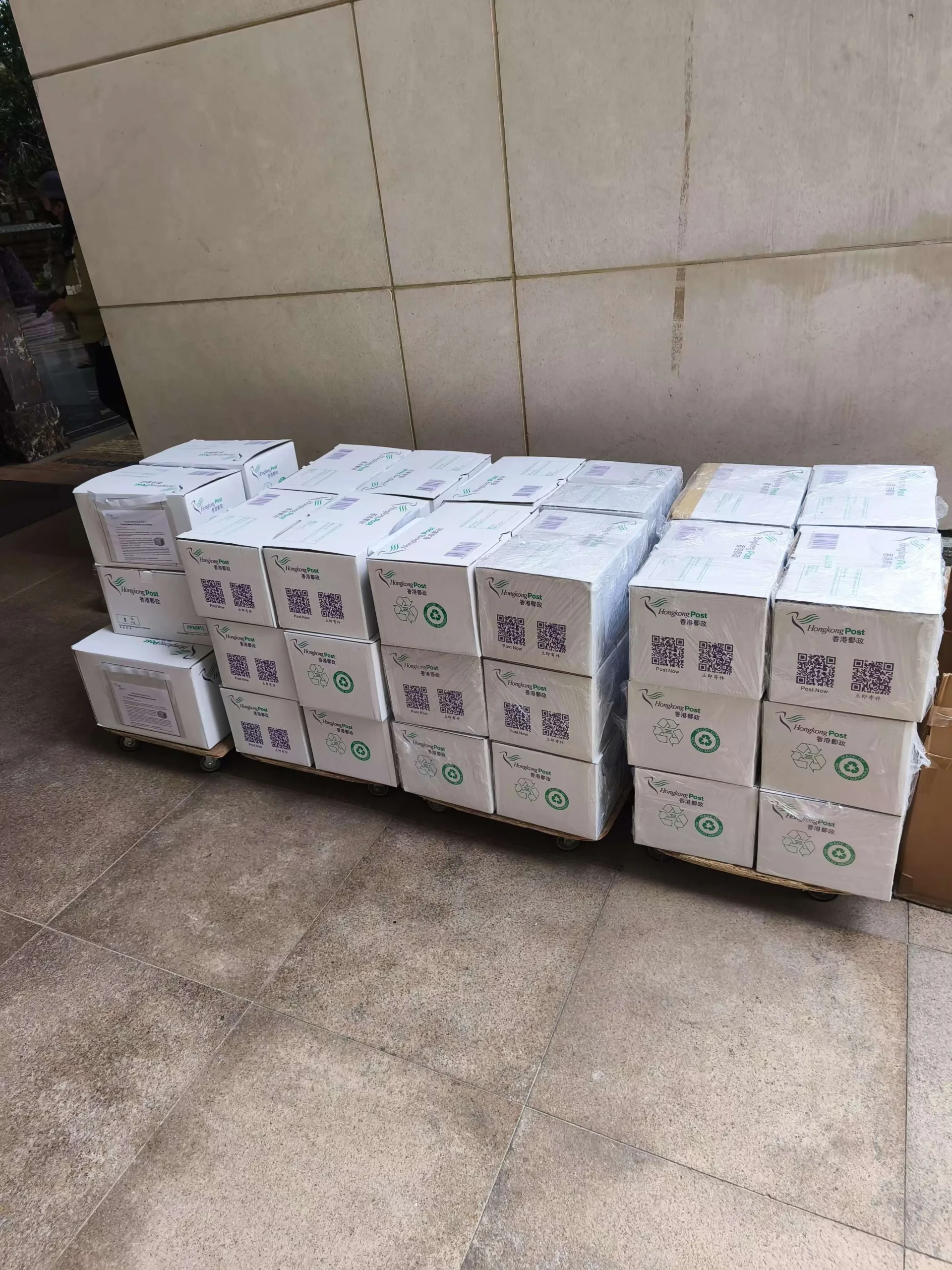 Hong Kong to USA luggage shipping