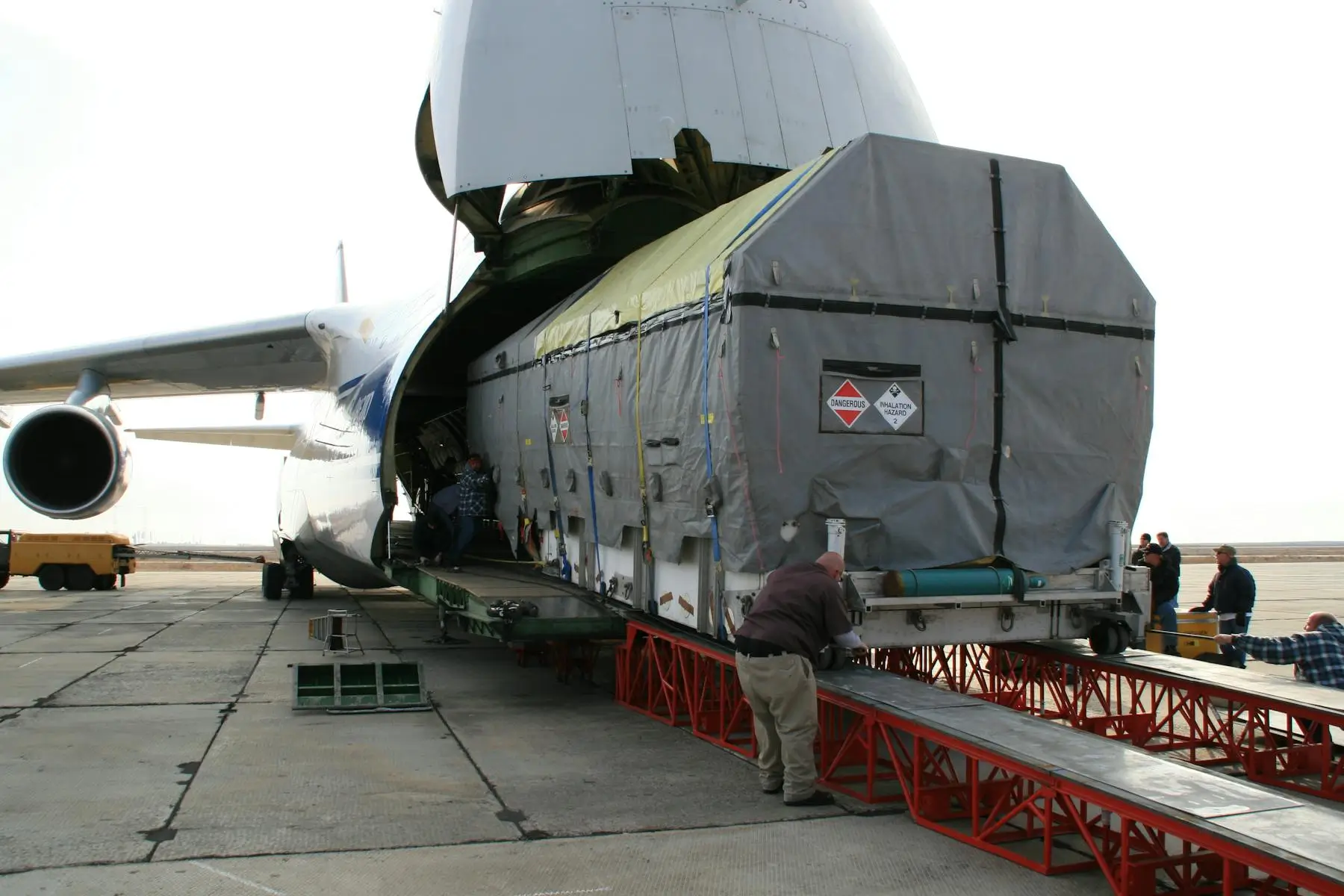 International air freight cargo moving service